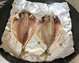 鯵の干物に玉ねぎ加えた　おつまみ風サラダ作り方1写真