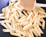 茹でた鍋でパスタサラダ作り方2写真