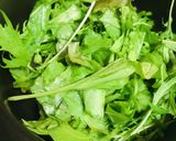 毎日の納豆●刻みベビーリーフサラダと作り方1写真