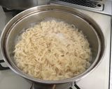 ブラックペッパー&チーズのせ味噌ラーメン作り方1写真