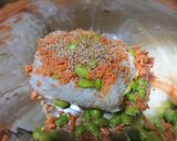 ごま油 香る 鮭と枝豆のおにぎり♪作り方3写真