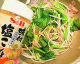 ベーコンと小松菜ともやしの炒め物作り方4写真