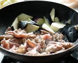 玉ねぎドレッシングで豚と茄子の炒め物！作り方3写真