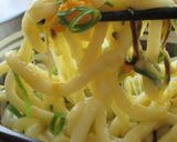 半熟卵がとろ～り！塩昆布チーズ釜玉うどん作り方3写真