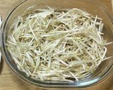 豚もやしの味付きレンジ蒸しそのまま食卓へ作り方2写真