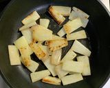 大根とベーコンのバター醤油炒め作り方1写真