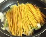 フライパンで！白菜とそぼろの和風パスタ作り方6写真