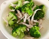 ブロッコリーと鶏ムネ肉のサラダ作り方1写真