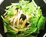 ◎小松菜と平天(さつま揚げ)の炒め物◎作り方2写真