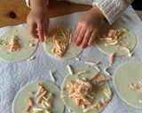 餃子の皮でじゃこのピザ作り方1写真