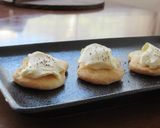 クリームチーズをサラダせんべいに乗せて。作り方1写真