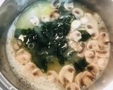 じゃがいもとワカメとキノコのお味噌汁作り方4写真