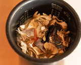 妊婦飯♪鮭と舞茸の炊き込みご飯プレート①作り方6写真