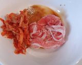 レンジで簡単！ピリ辛豚キムチの温うどん作り方1写真