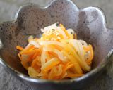 酢の物嫌いも改善！柿入り紅白なます作り方3写真