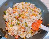 炒めて簡単♪ウインナーでピラフ☆★作り方5写真