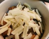 秋の味覚と牛肉の味噌煮込みチーズ焼き作り方2写真