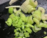 鶏むね肉とセロリのエスニックパスタ作り方2写真