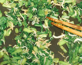 捨てない！かぶ菜としらすの卵とじ作り方3写真