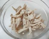 旨い☆蒸し鶏とピーマンのネギ酢タレ♬作り方2写真