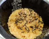 材料三つ。鮭骨缶カレー炊き込みご飯作り方3写真
