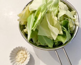 キャベツとツナの和風めんつゆバターそば☆作り方1写真