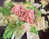 キャベツとツナの和風めんつゆバターそば☆作り方4写真