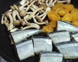 さんま・しめじ・さつま芋の照り焼き♪作り方5写真