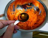 お弁当に、にんじんビッシリ卵焼き作り方2写真