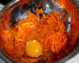 お弁当に、にんじんビッシリ卵焼き作り方3写真