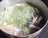 ゆで汁活用　キャベツと舞茸の醬油スープ作り方2写真