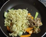 スタミナ丼の具リメイクで中華焼きそば作り方3写真