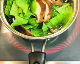 簡単小松菜と椎茸と卵のお味噌汁作り方1写真