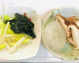 椎茸とワカメと卵の春雨スープ作り方1写真