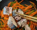 作り置き！にんじん・ピーマン・サバ缶炒め作り方3写真