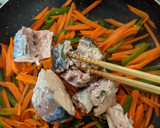 作り置き！にんじん・ピーマン・サバ缶炒め作り方3写真