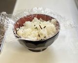 塩昆布と炊き込みワカメのおにぎり作り方5写真