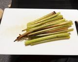ごぼうとふきと豚肉の煮物作り方2写真