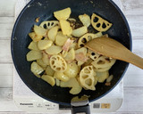 椎茸粉使用♪じゃがいもレンコンのマヨ炒め作り方4写真