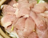 鍋の素●鶏肉とうどんたっぷりの白菜寄せ鍋作り方2写真
