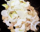 ドレッシングで簡単!鶏肉としめじの炒め物作り方5写真