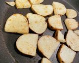 切って焼くだけ！長芋のマヨ醤油ソテー作り方3写真