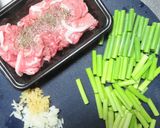 美味にんにくの芽と豚肉の醤油・五香粉炒め作り方2写真