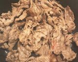 牛バラ肉と豆苗のこってり炒め作り方2写真