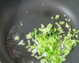 香菜の炒飯☆醤油オイスターソース五香粉で作り方3写真