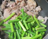 美味にんにくの芽と豚肉の醤油・五香粉炒め作り方6写真