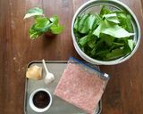 小松菜とひき肉の胡麻味噌炒め作り方1写真