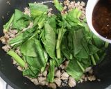 小松菜とひき肉の胡麻味噌炒め作り方3写真