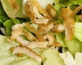 アレンジ市販サラダ●鶏皮トッピングサラダ作り方3写真