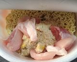 カップラーメンに肉投入!作り方2写真